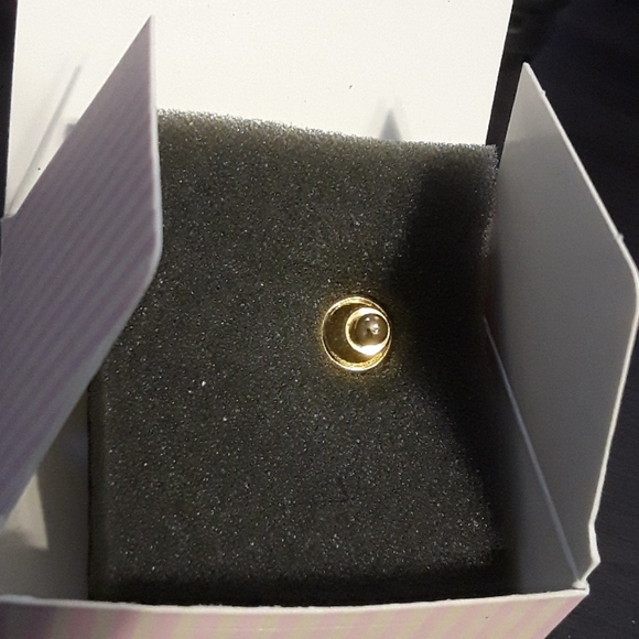 1993 Vintage AVON Pink Enamel Ribbon Pin - Picture 4 of 4